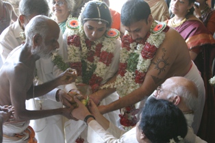 During the ceremony; Bapoorau shows off his well-inked arms